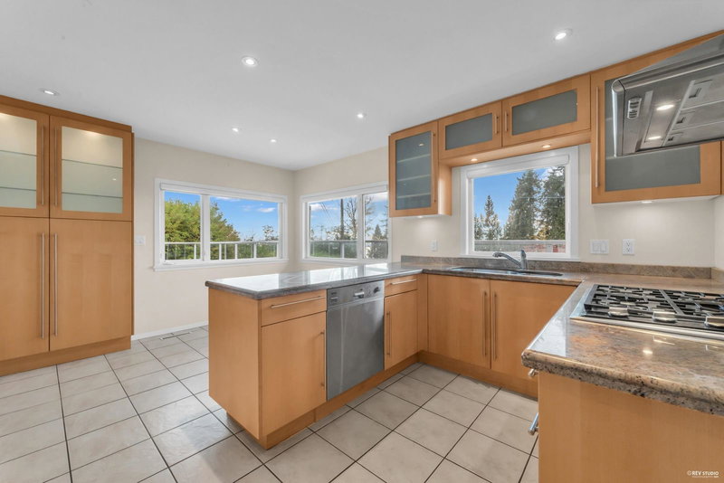 2615 Skilift Place, West Vancouver, V7S 2T6 | Image 3