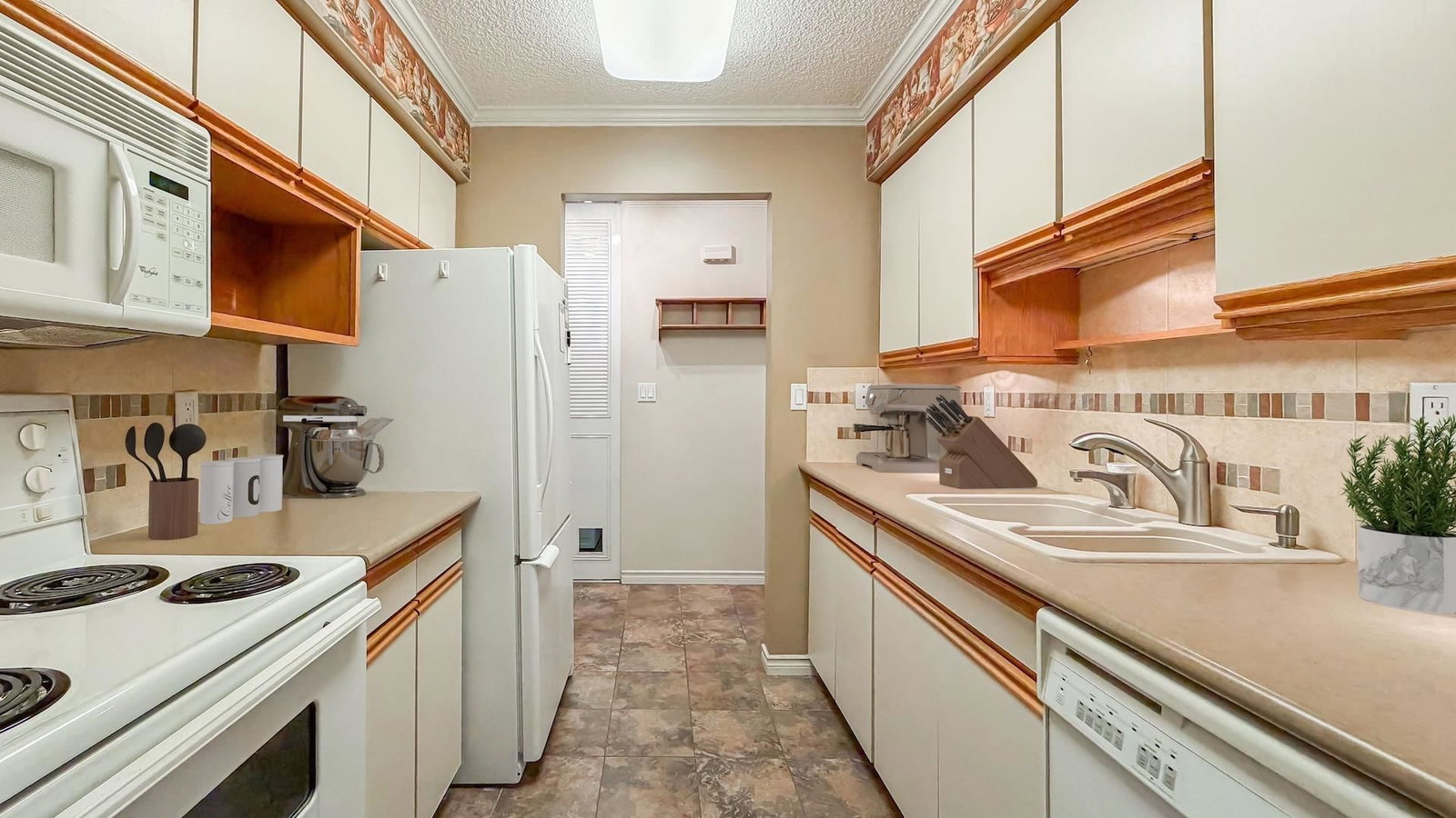 Listing Image 4
