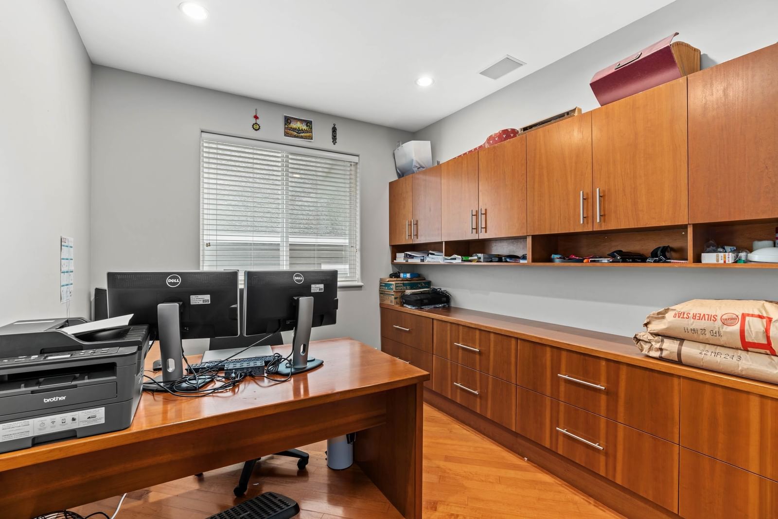 Listing Image 6