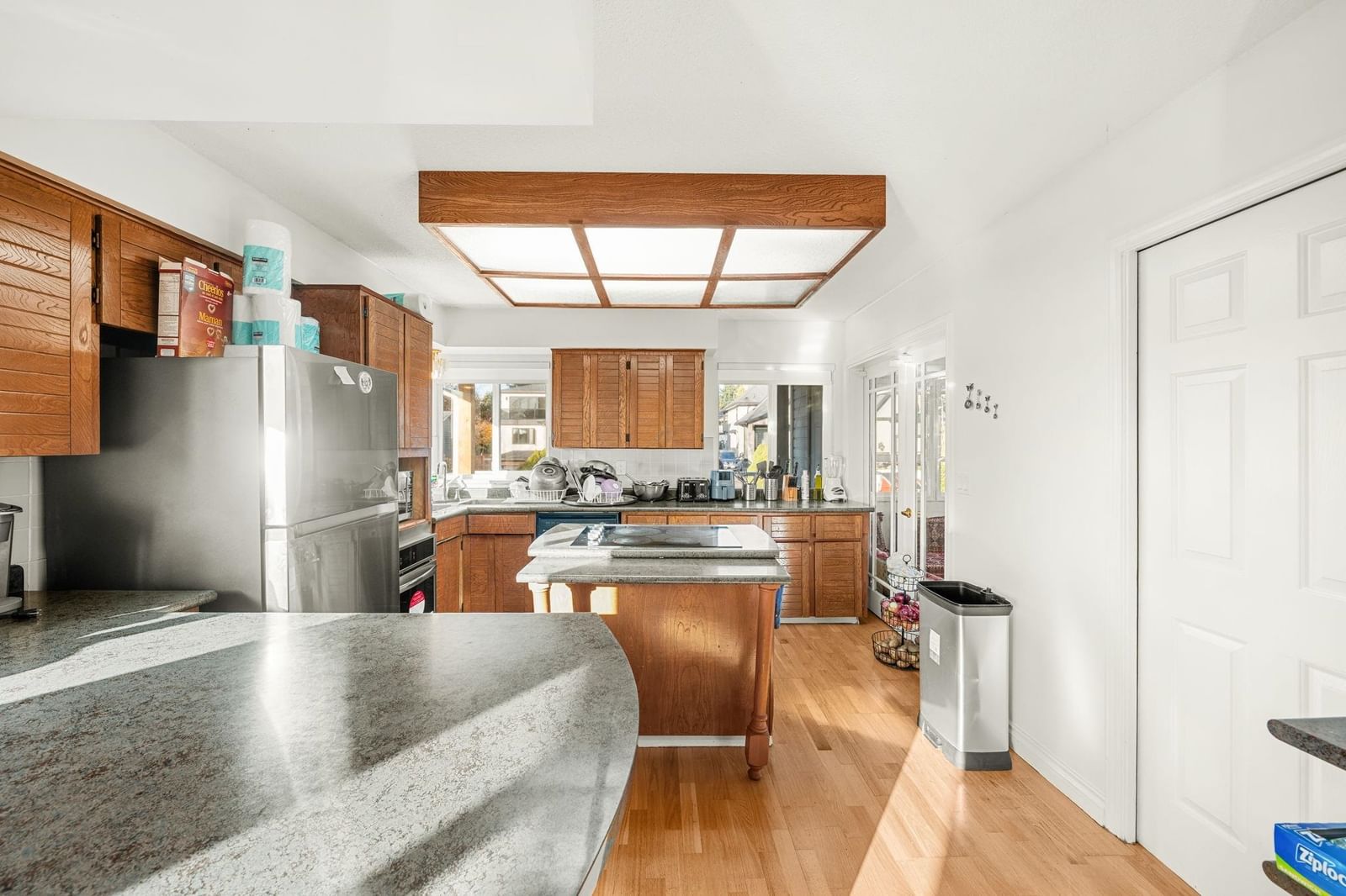 Listing Image 12