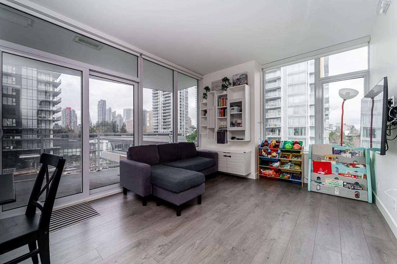 Listing Image 11