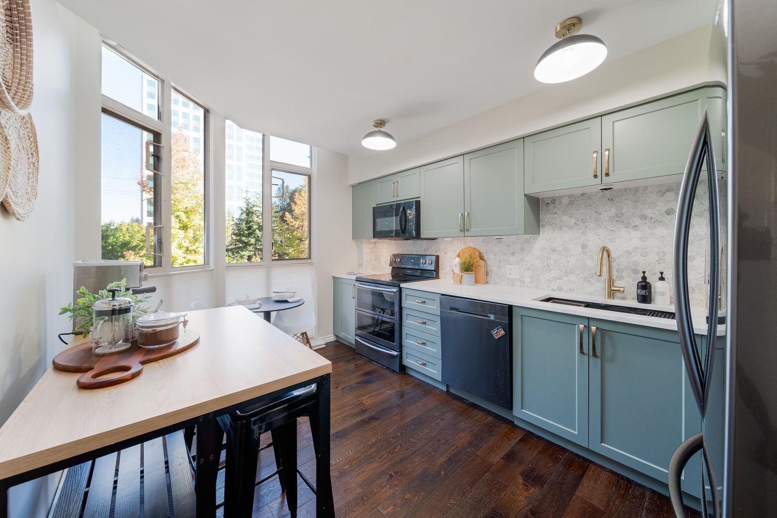 Listing Image 10