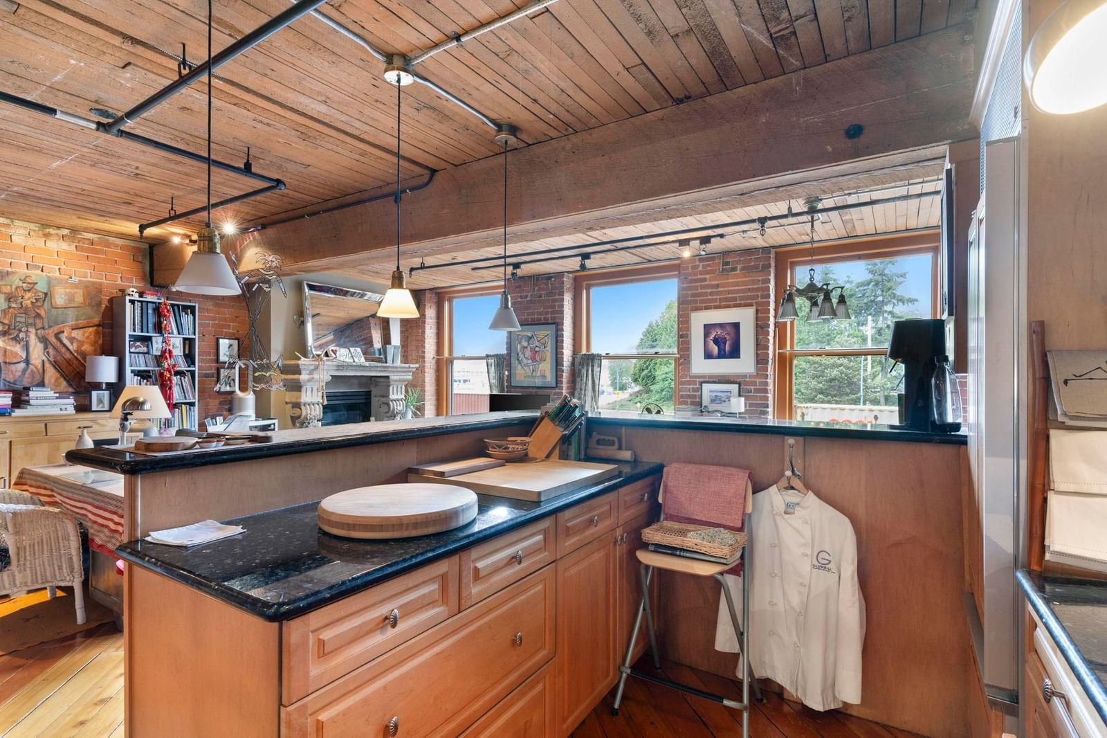 Listing Image 11
