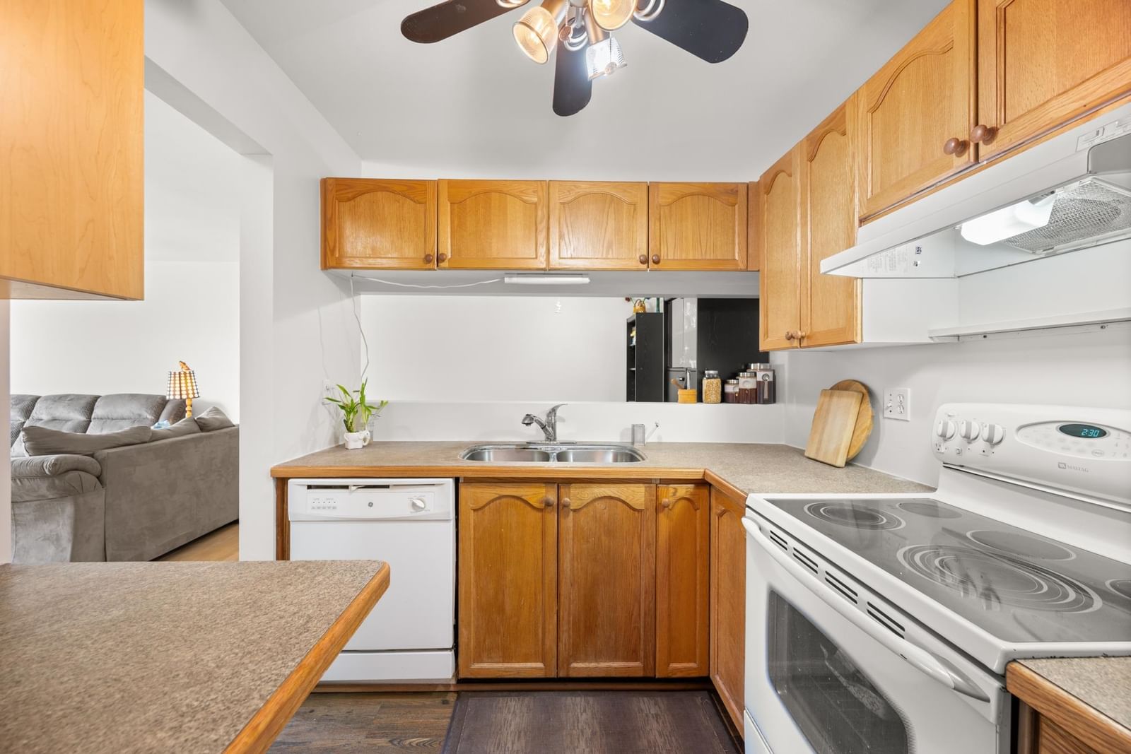 Listing Image 6