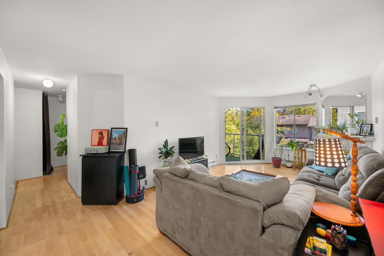 Listing Image 9