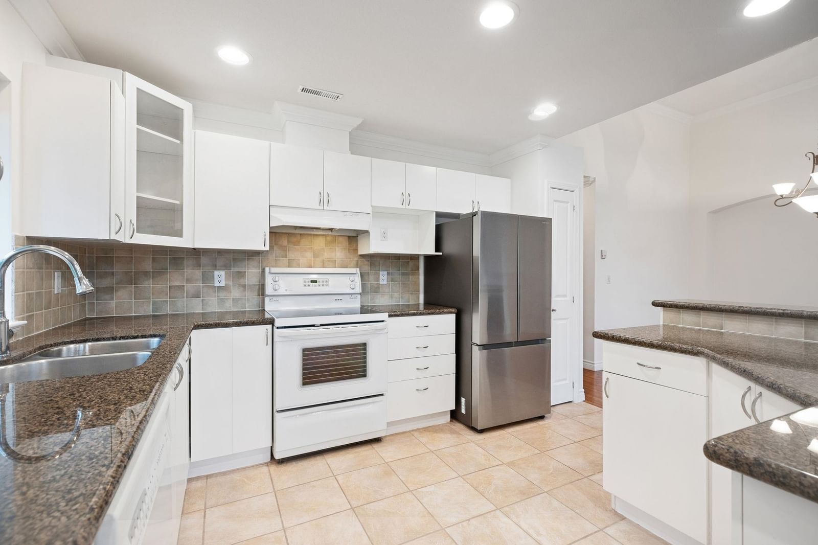 Listing Image 14