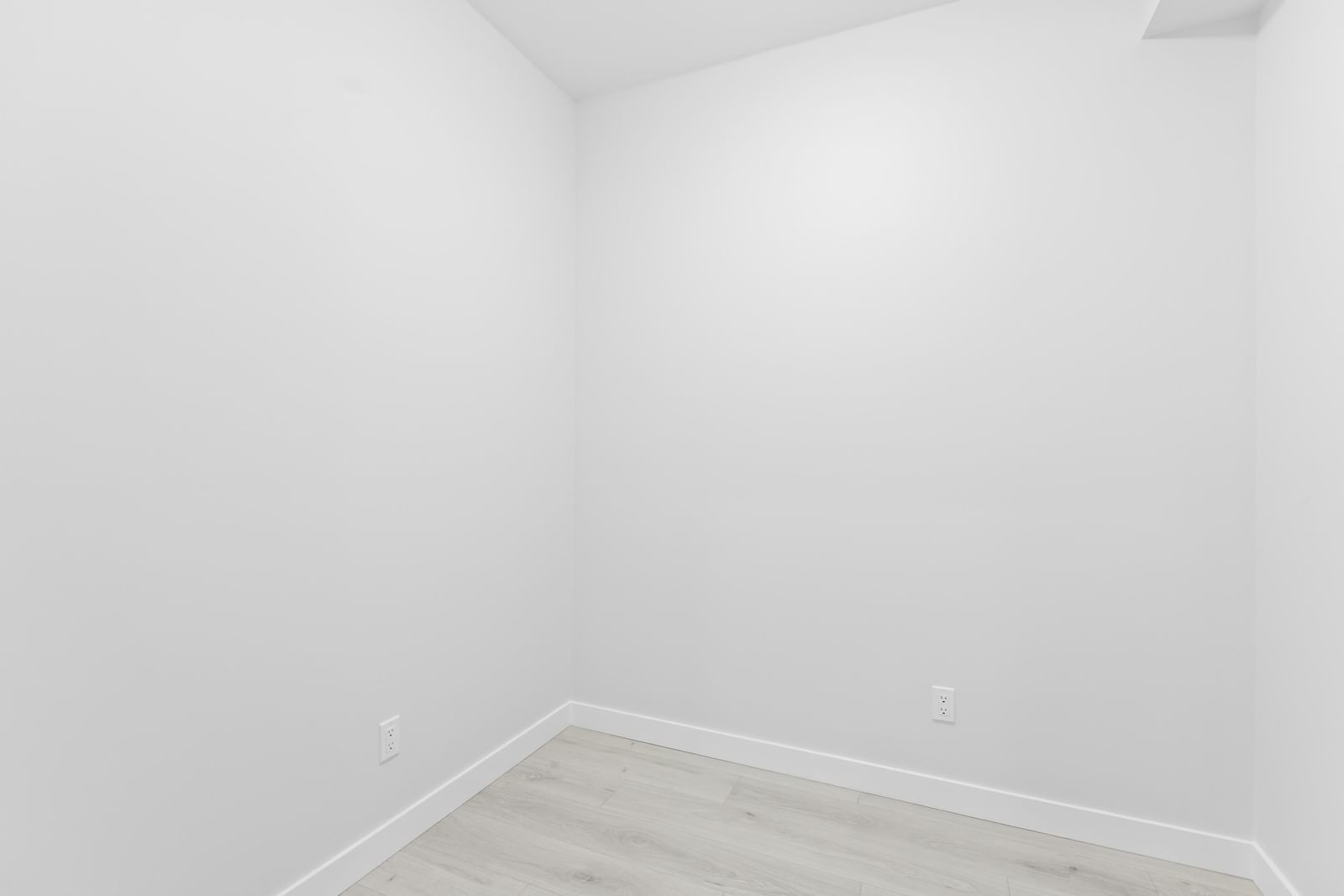 Listing Image 26