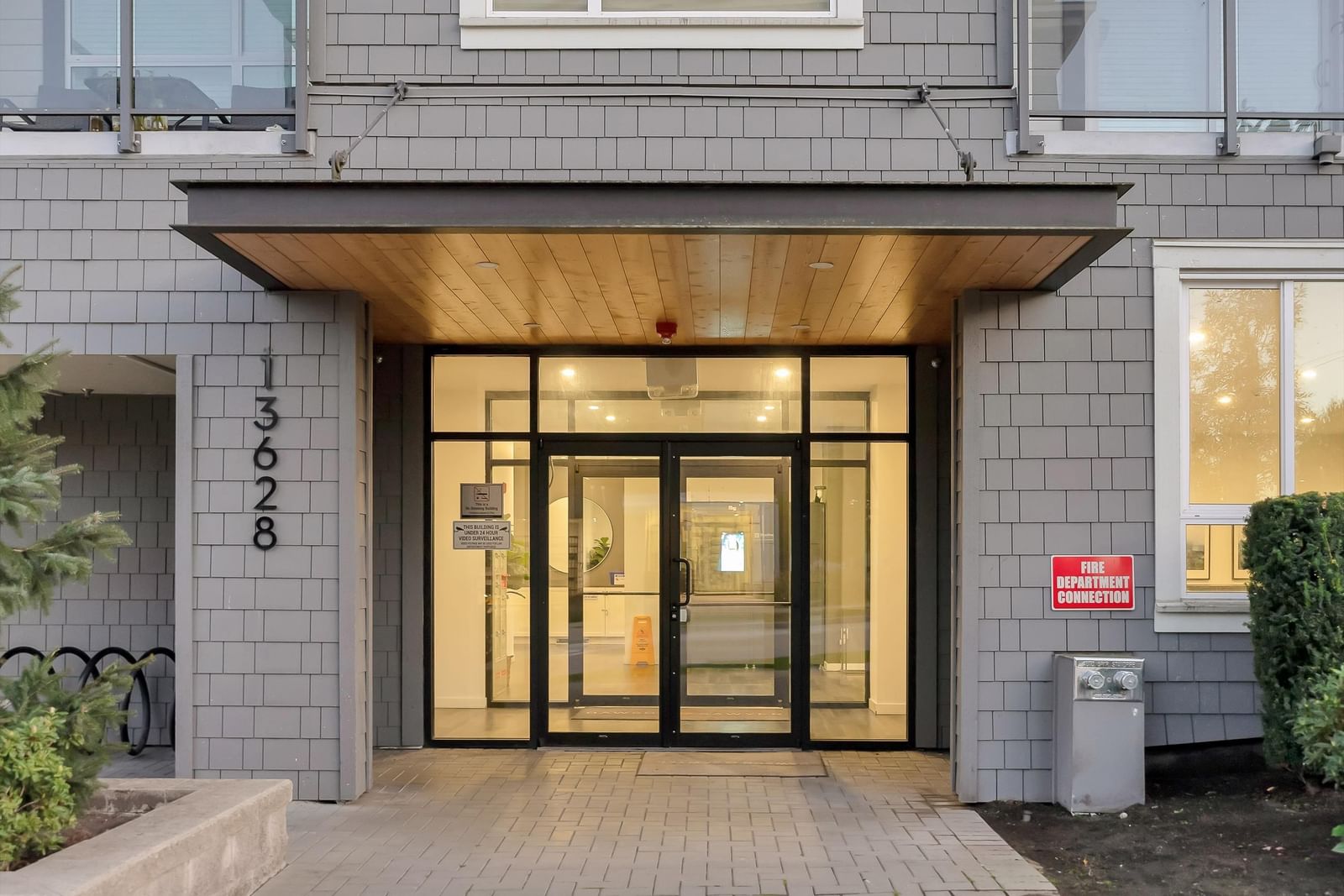 Listing Image 4