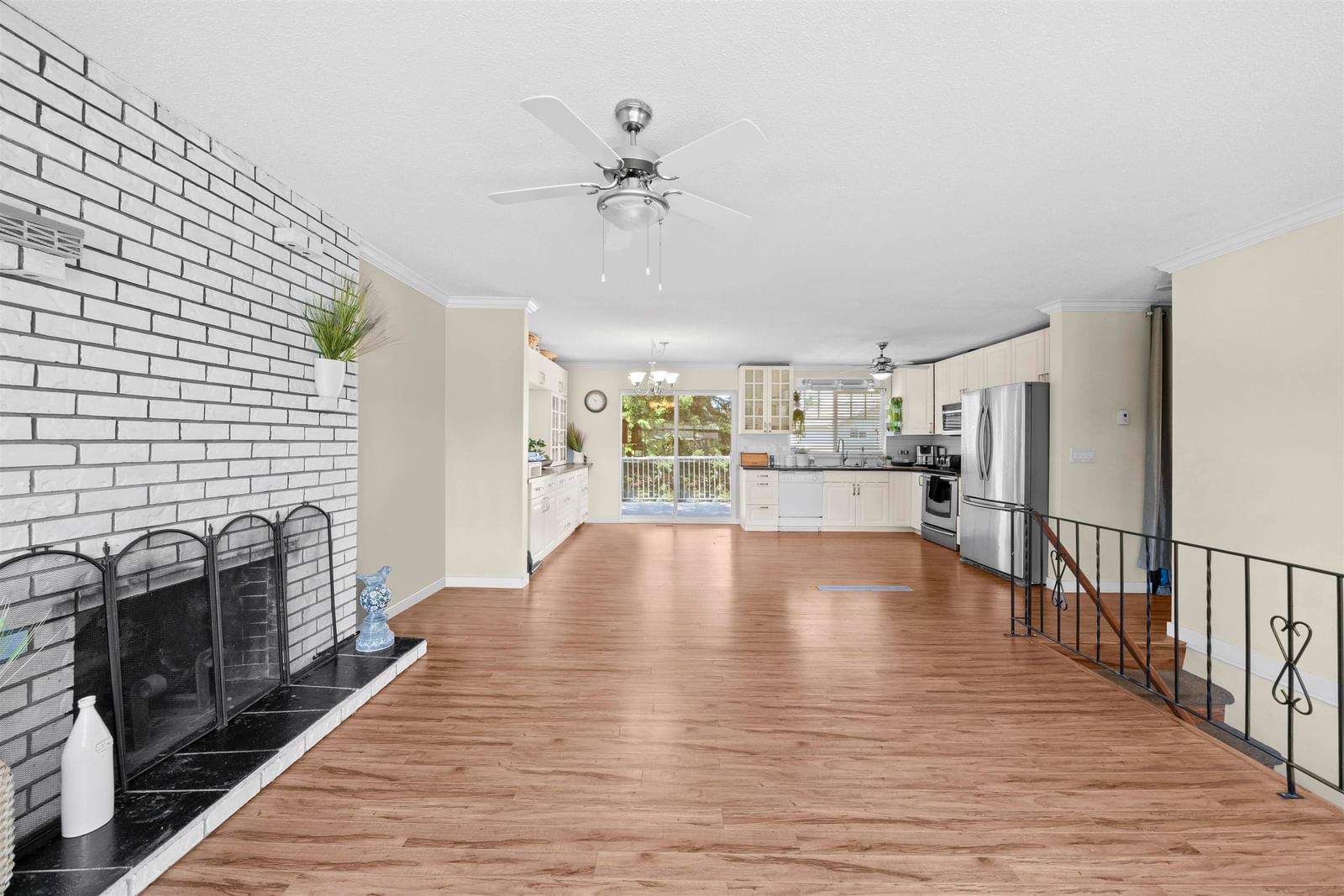Listing Image 9