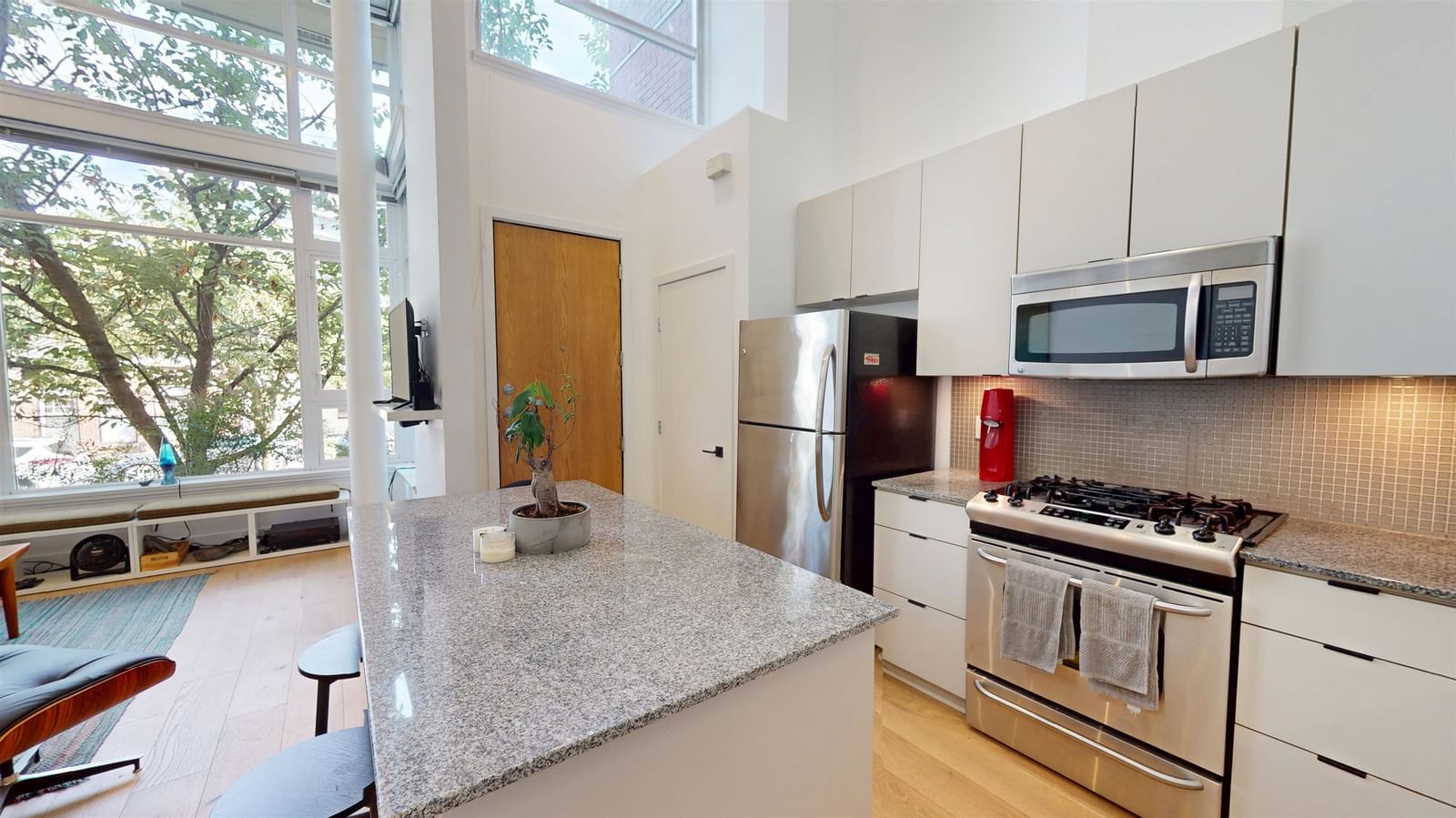 Listing Image 10