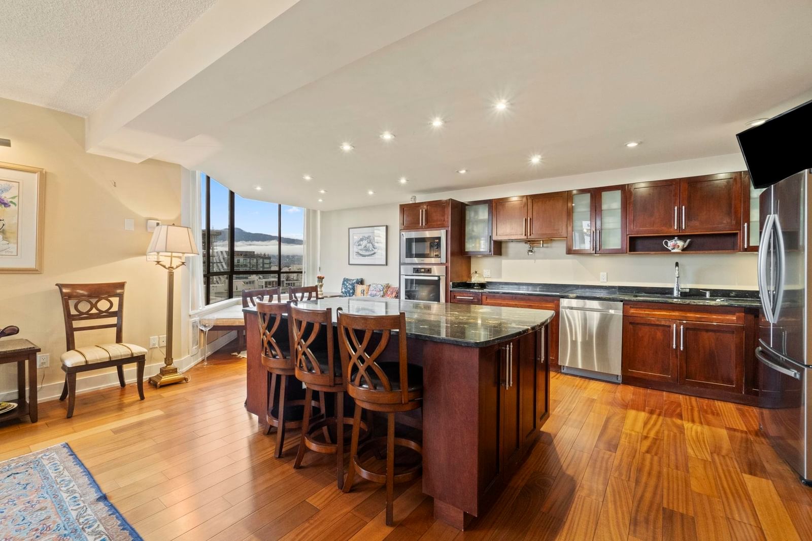Listing Image 9