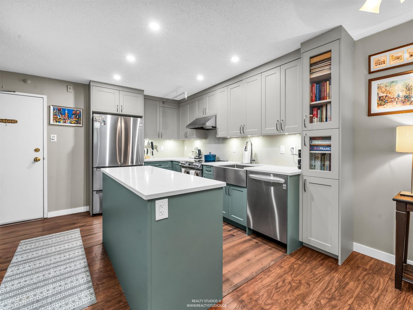 Listing Image 1