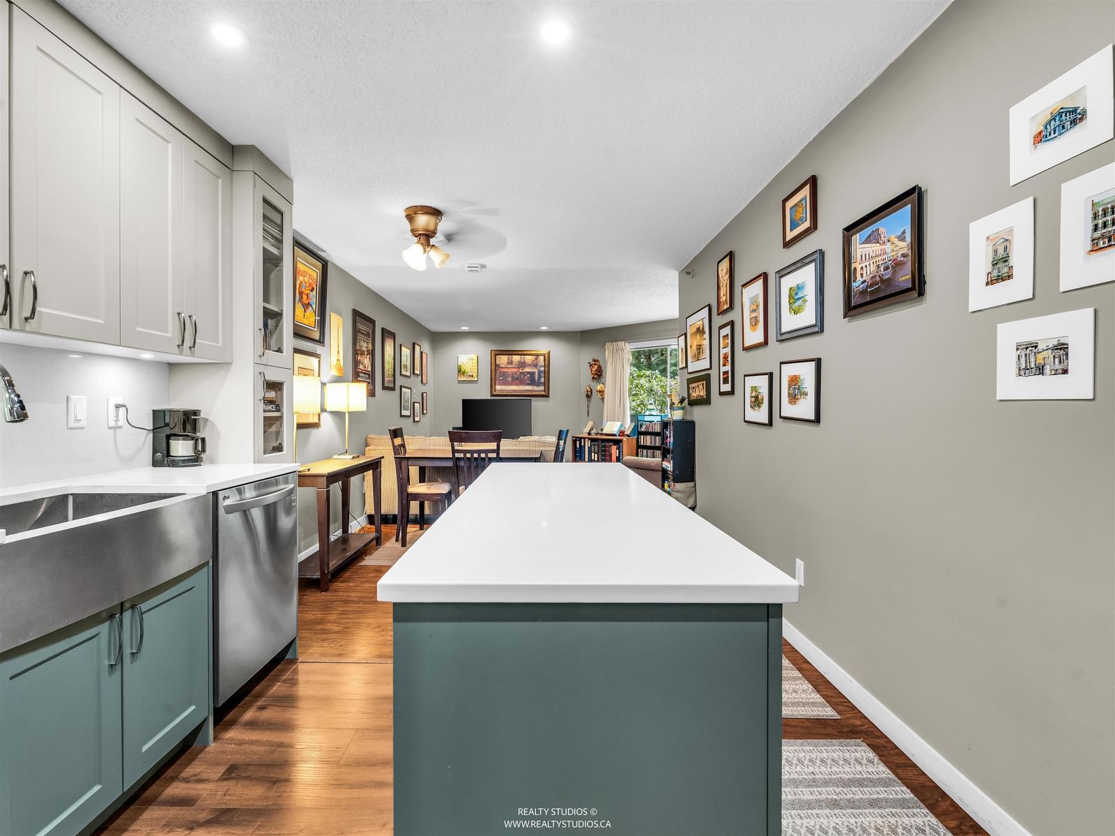 Listing Image 5