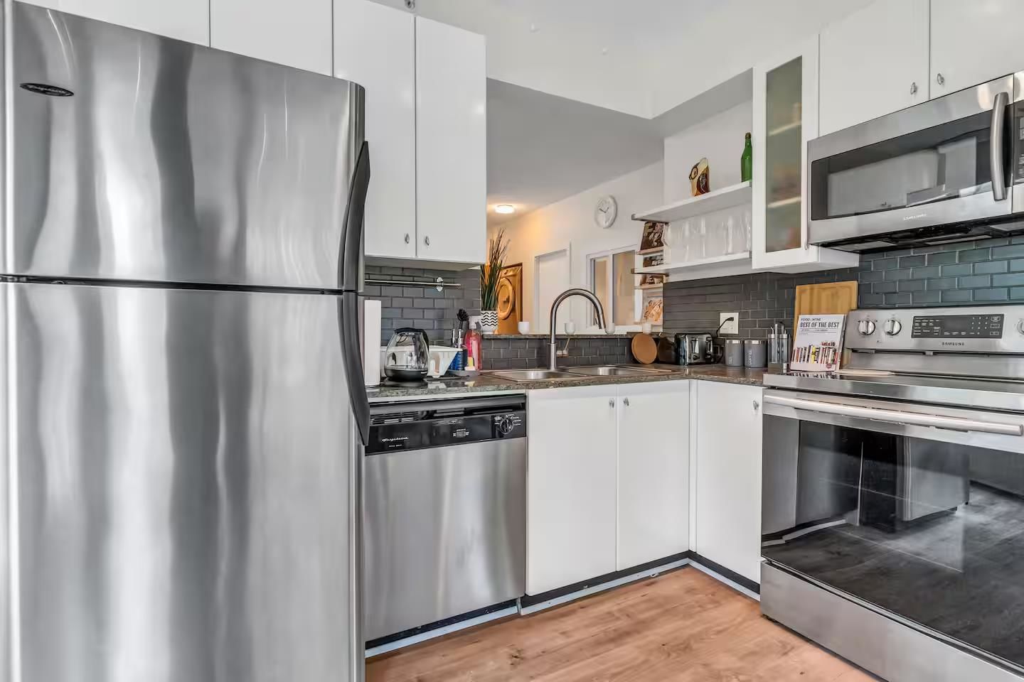 Listing Image 12