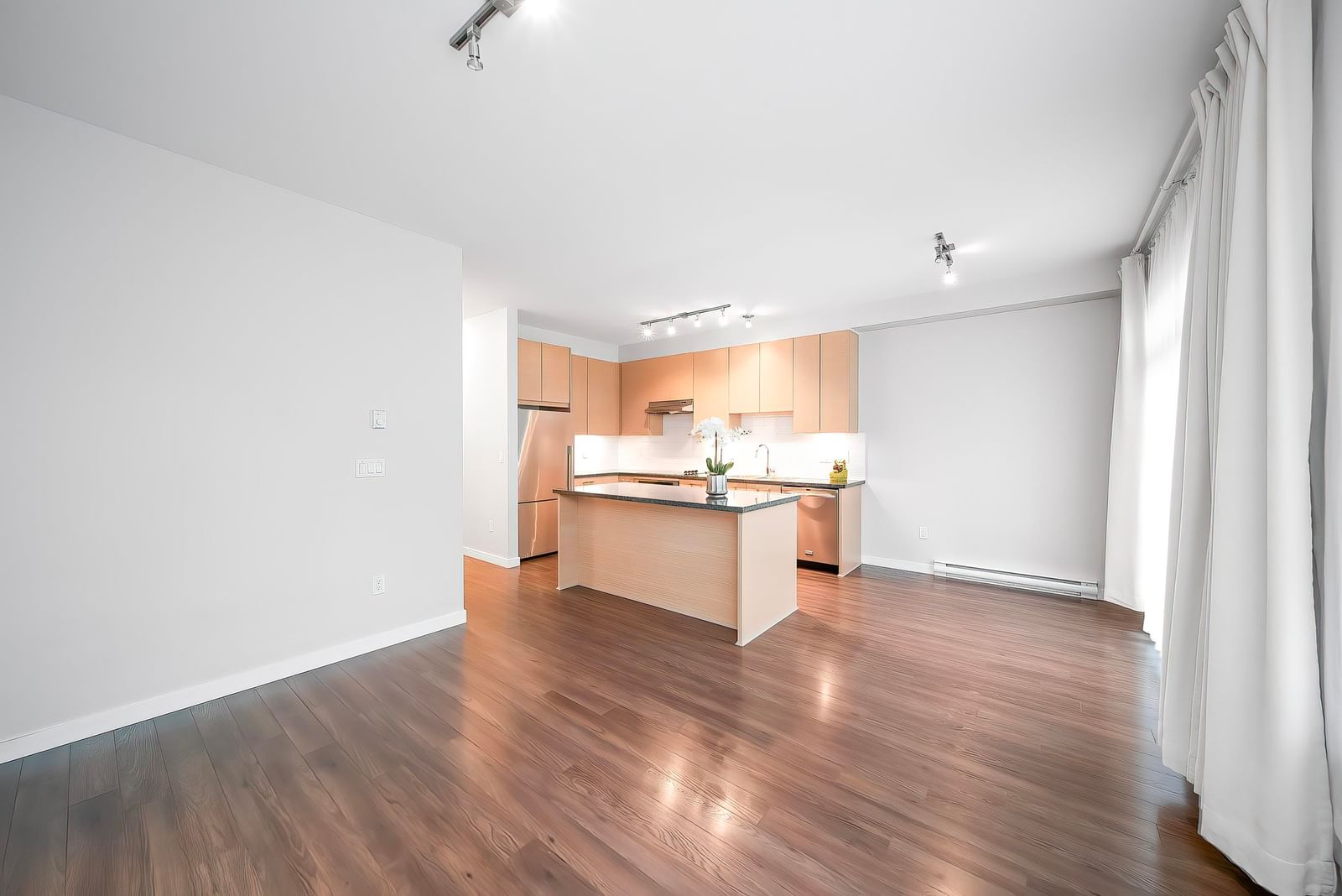Listing Image 20