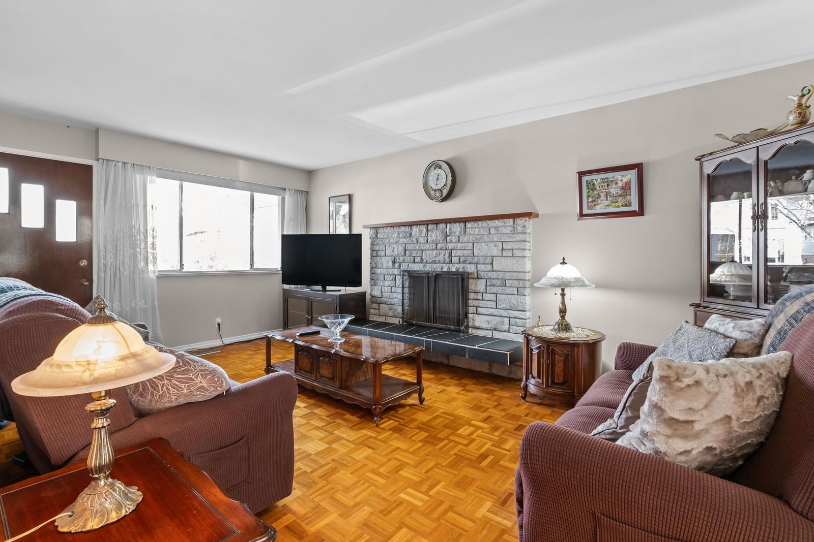 Listing Image 4