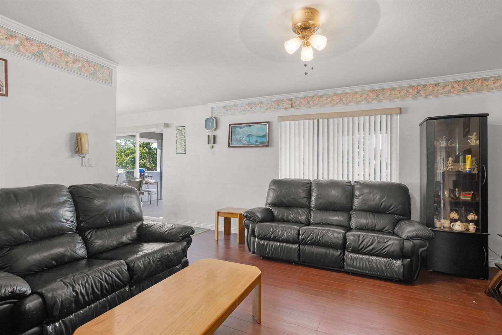 Listing Image 23