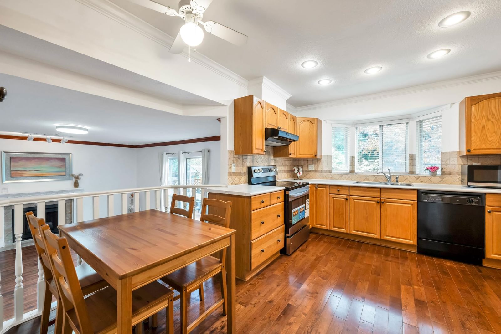 Listing Image 12