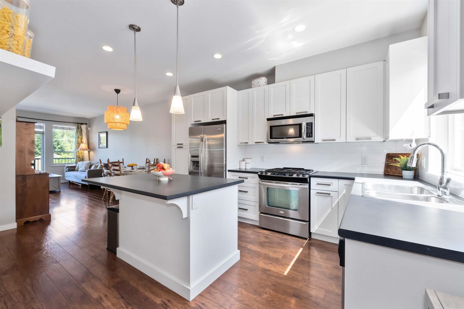 Listing Image 10