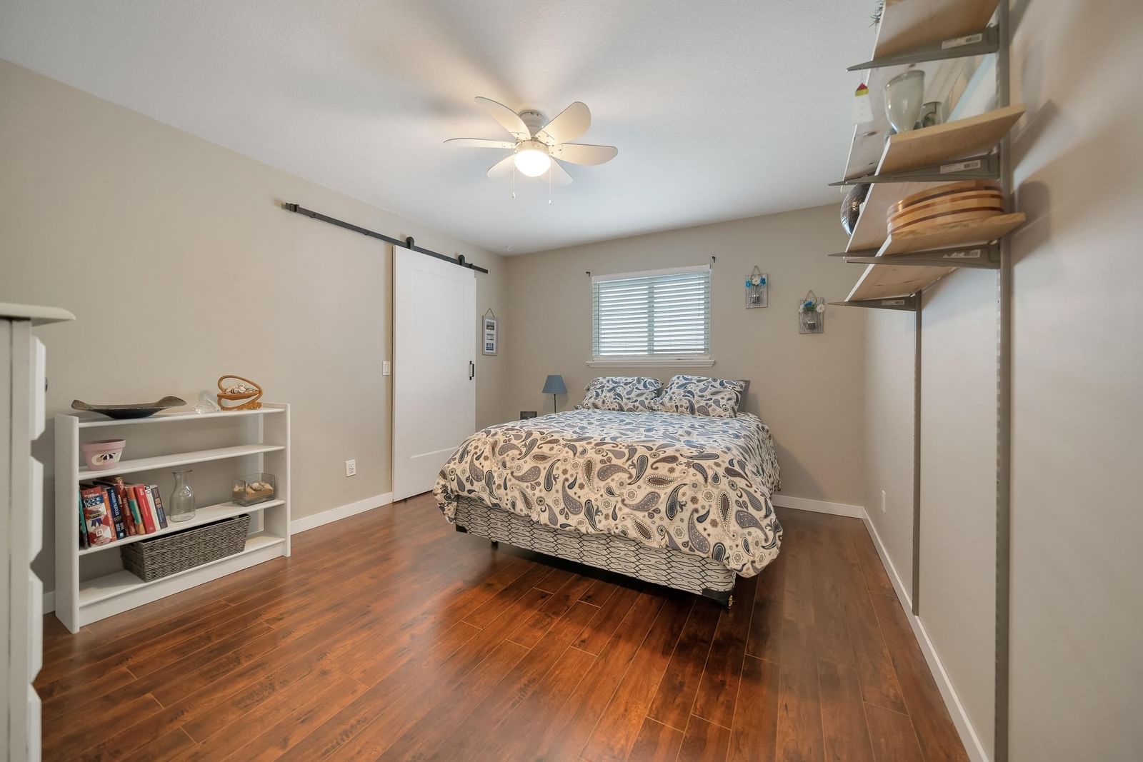 Listing Image 14