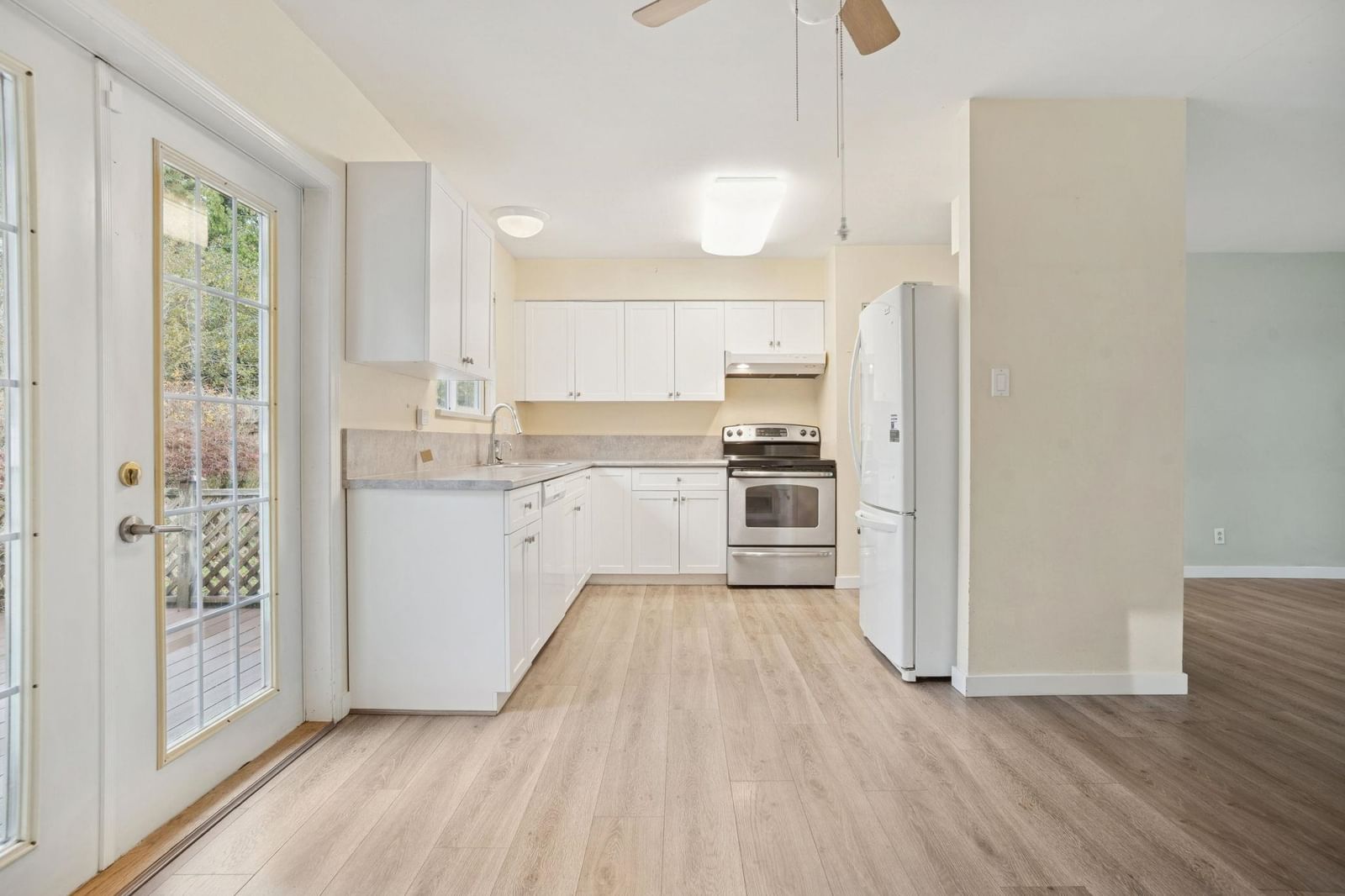 Listing Image 9