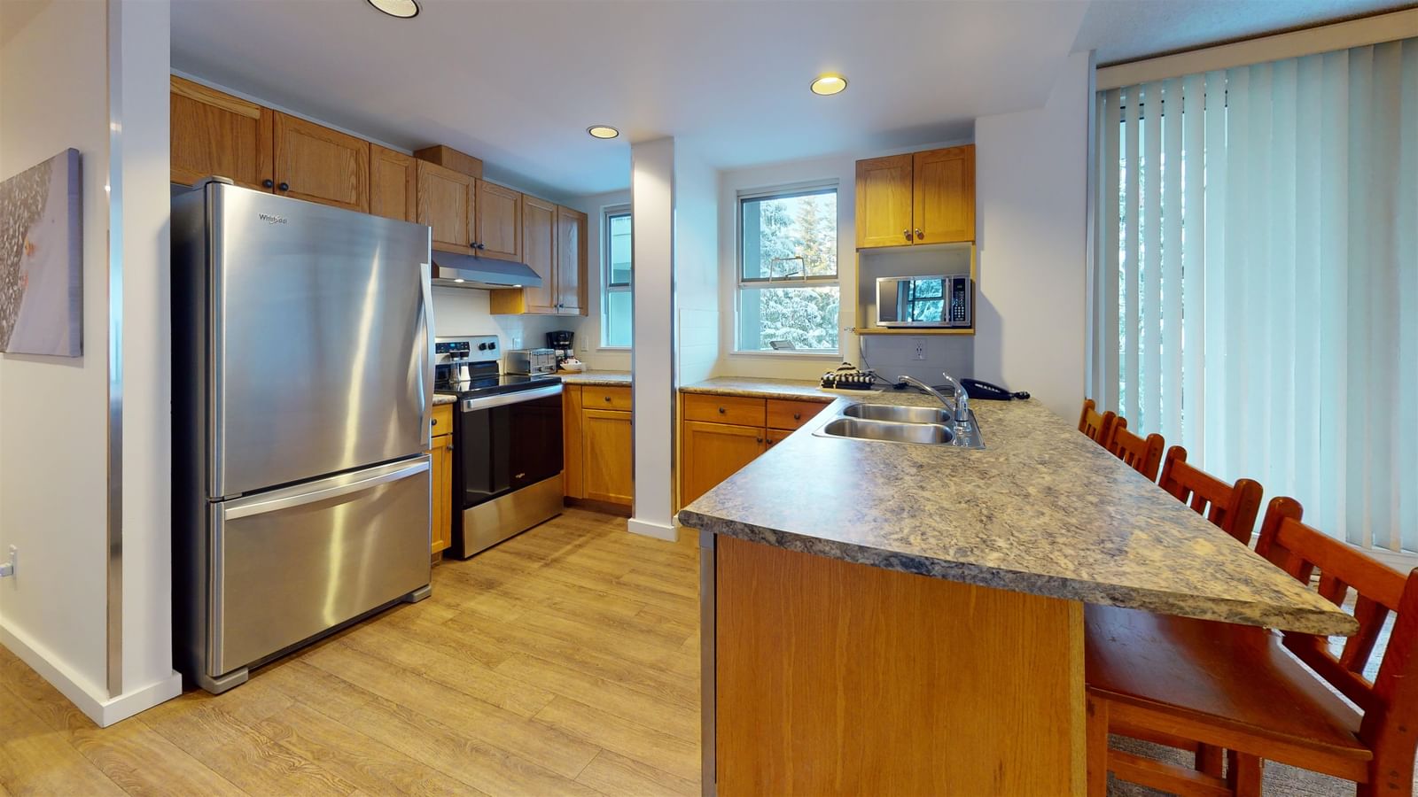 Listing Image 4