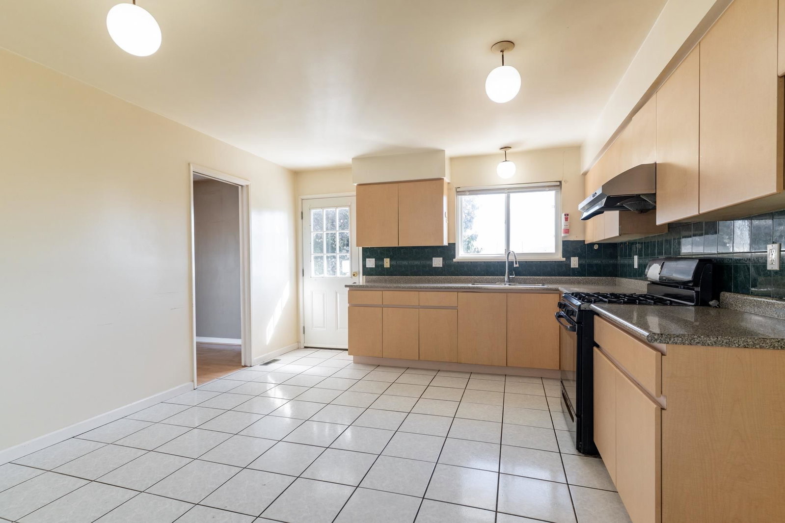 Listing Image 12