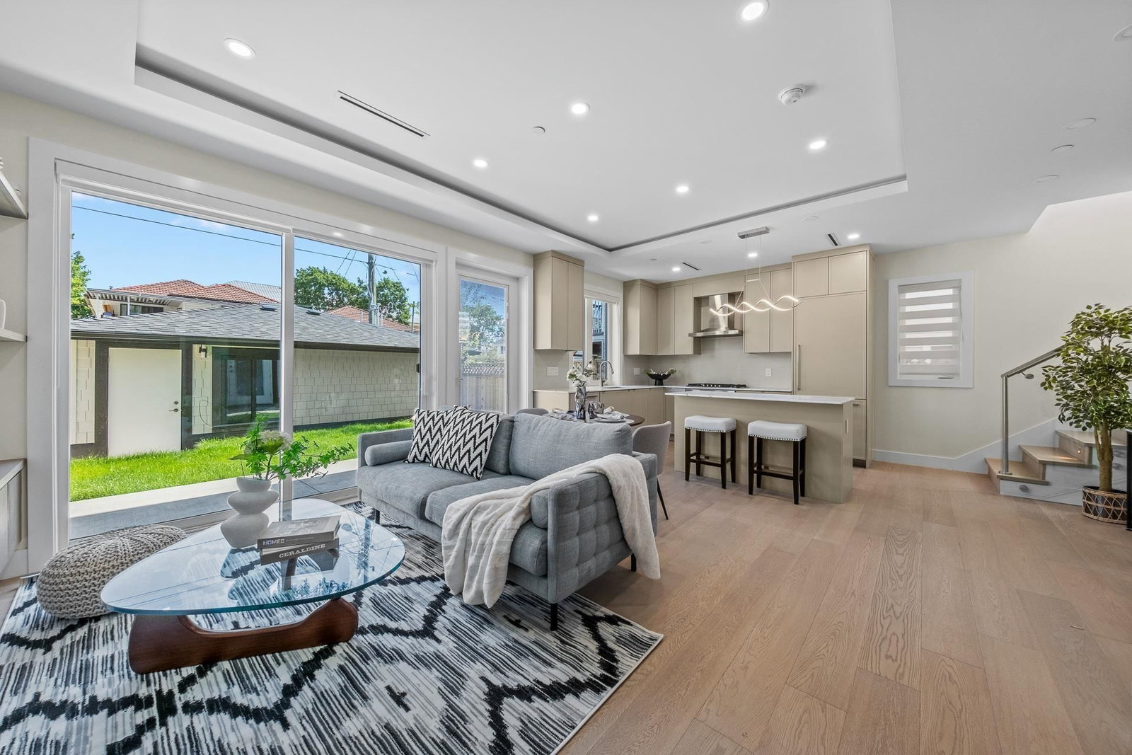 Listing Image 11