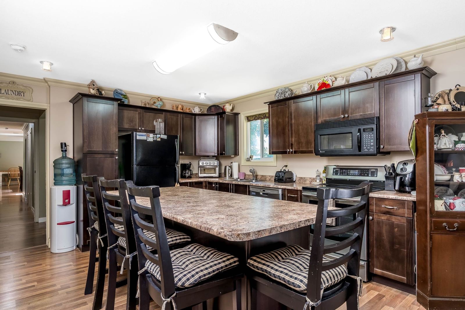 Listing Image 10