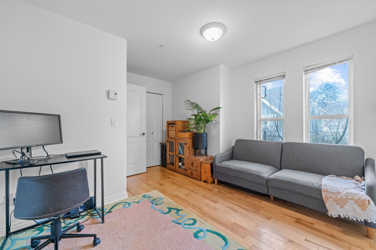 Listing Image 10