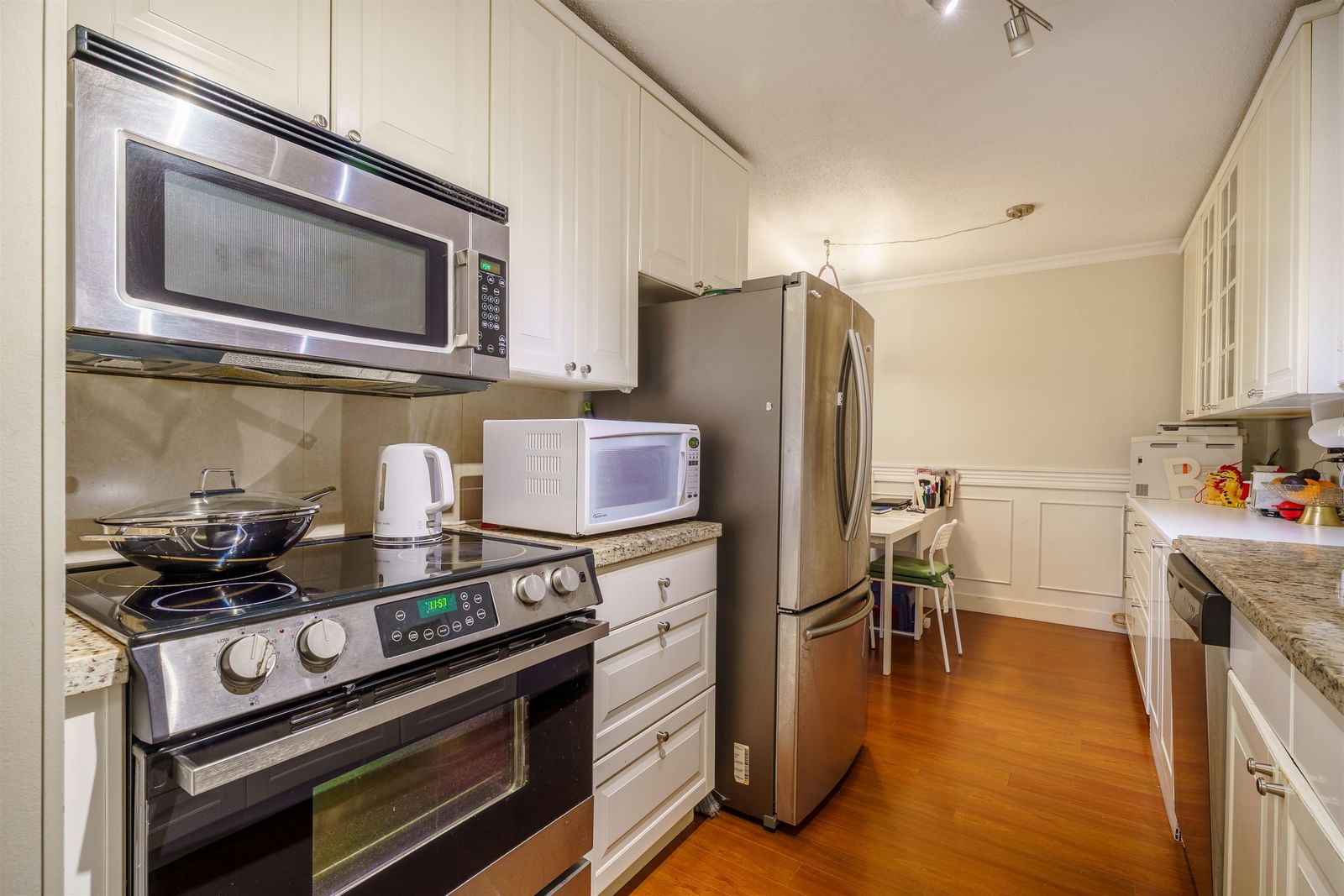 Listing Image 6