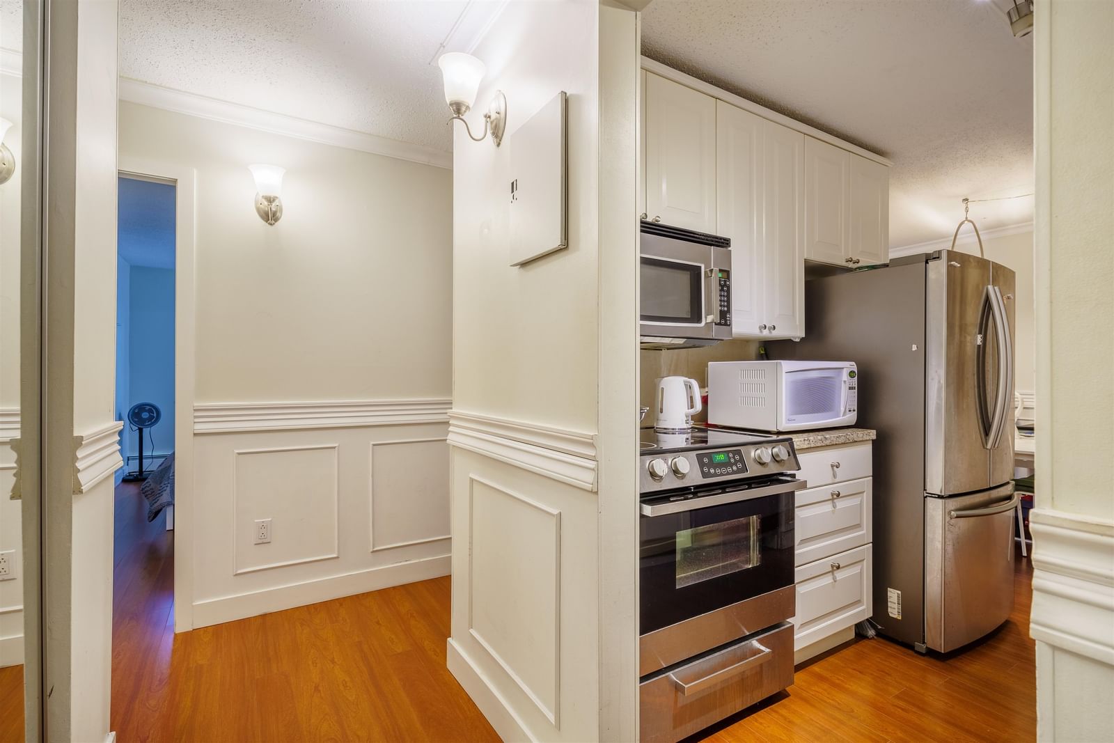 Listing Image 8