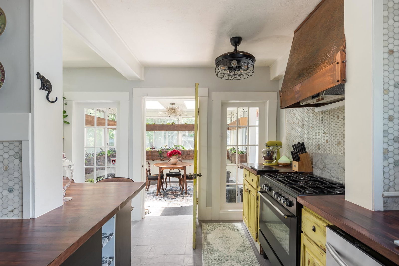 Listing Image 10