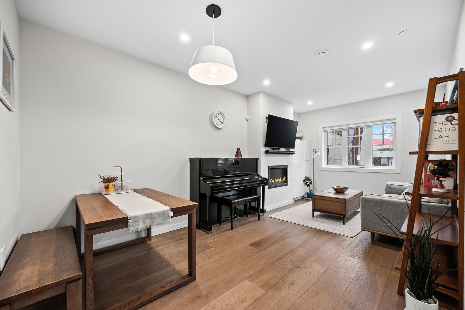 Listing Image 12