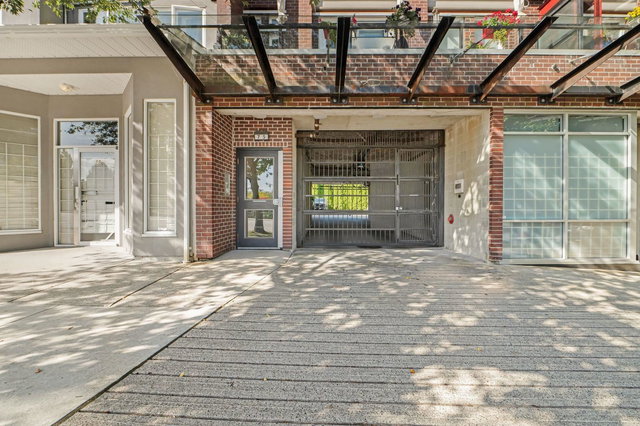 201 - 75 Renfrew Street N