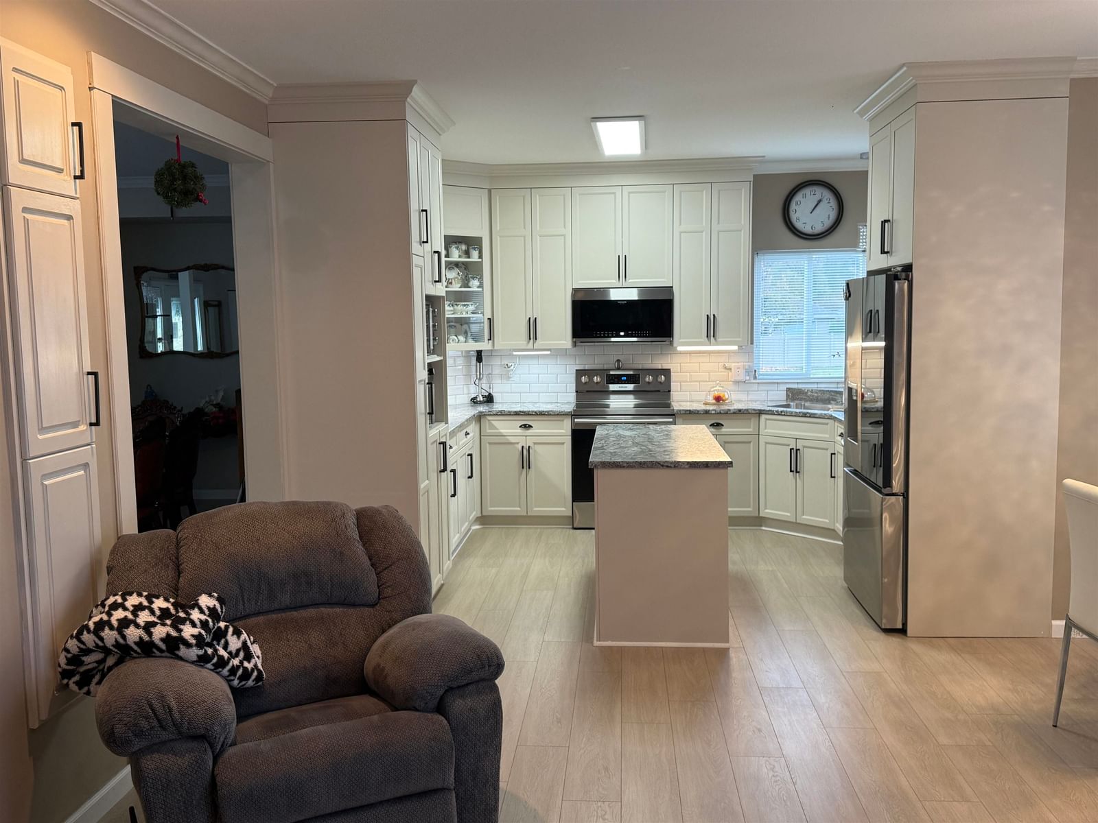 Listing Image 16
