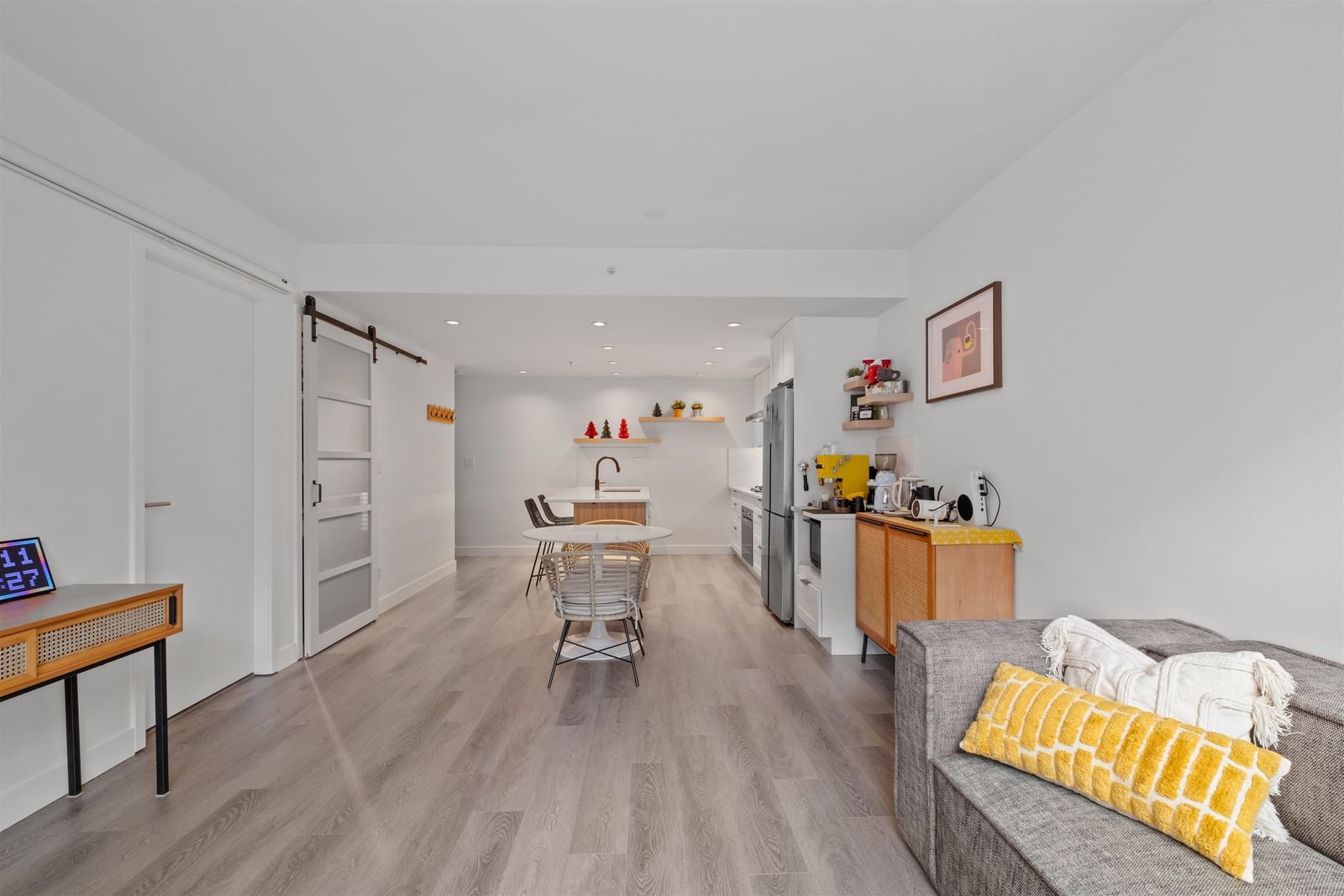 Listing Image 10