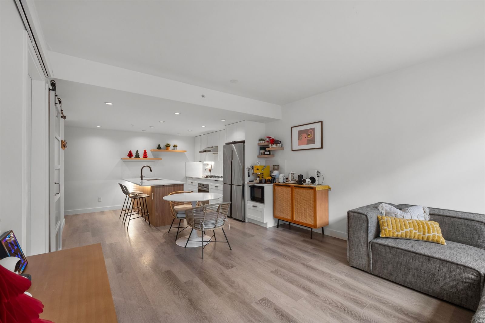 Listing Image 12