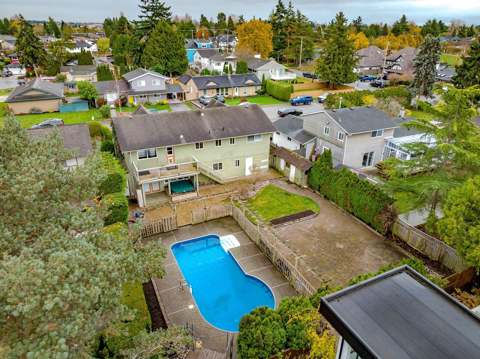 Listing Image 6