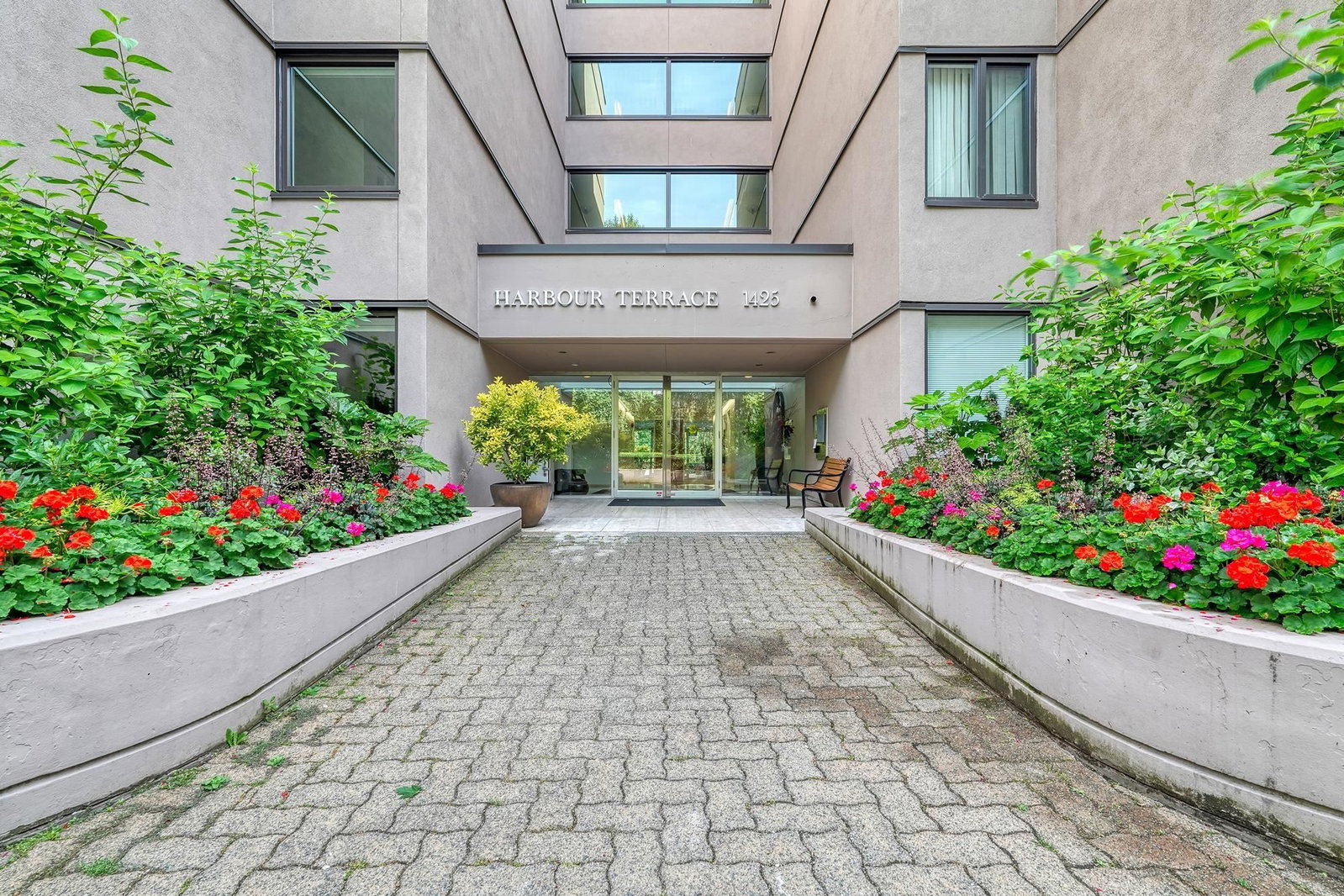 Listing Image 16