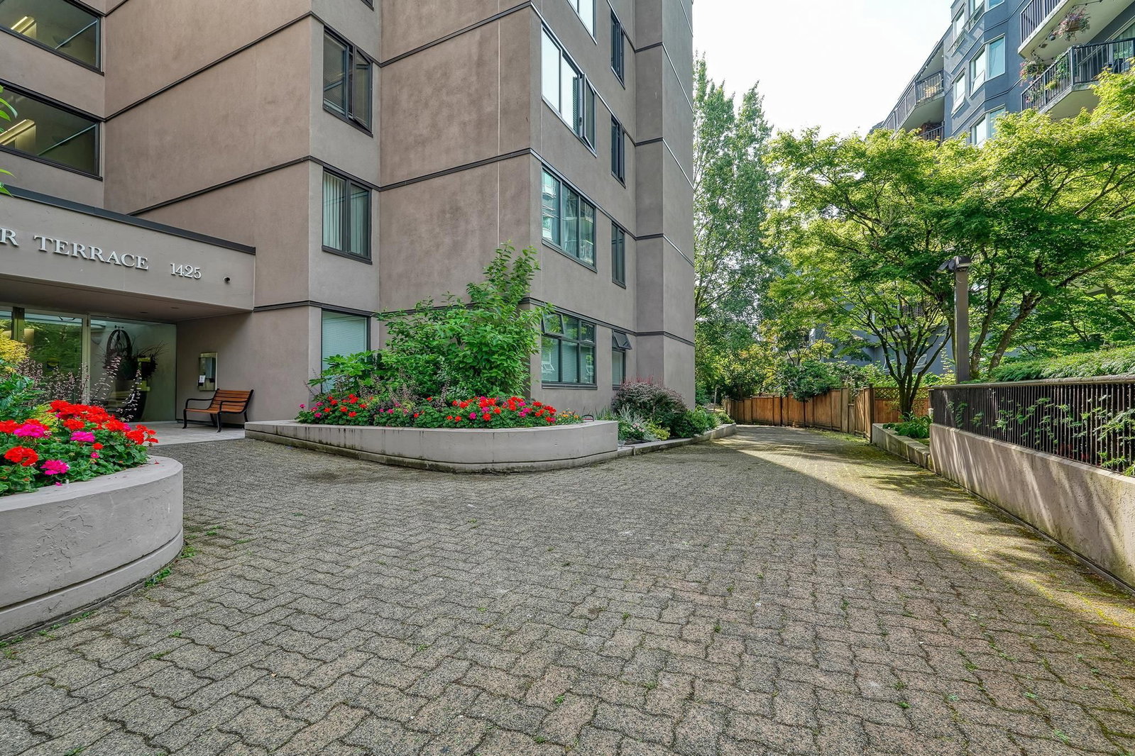 Listing Image 17