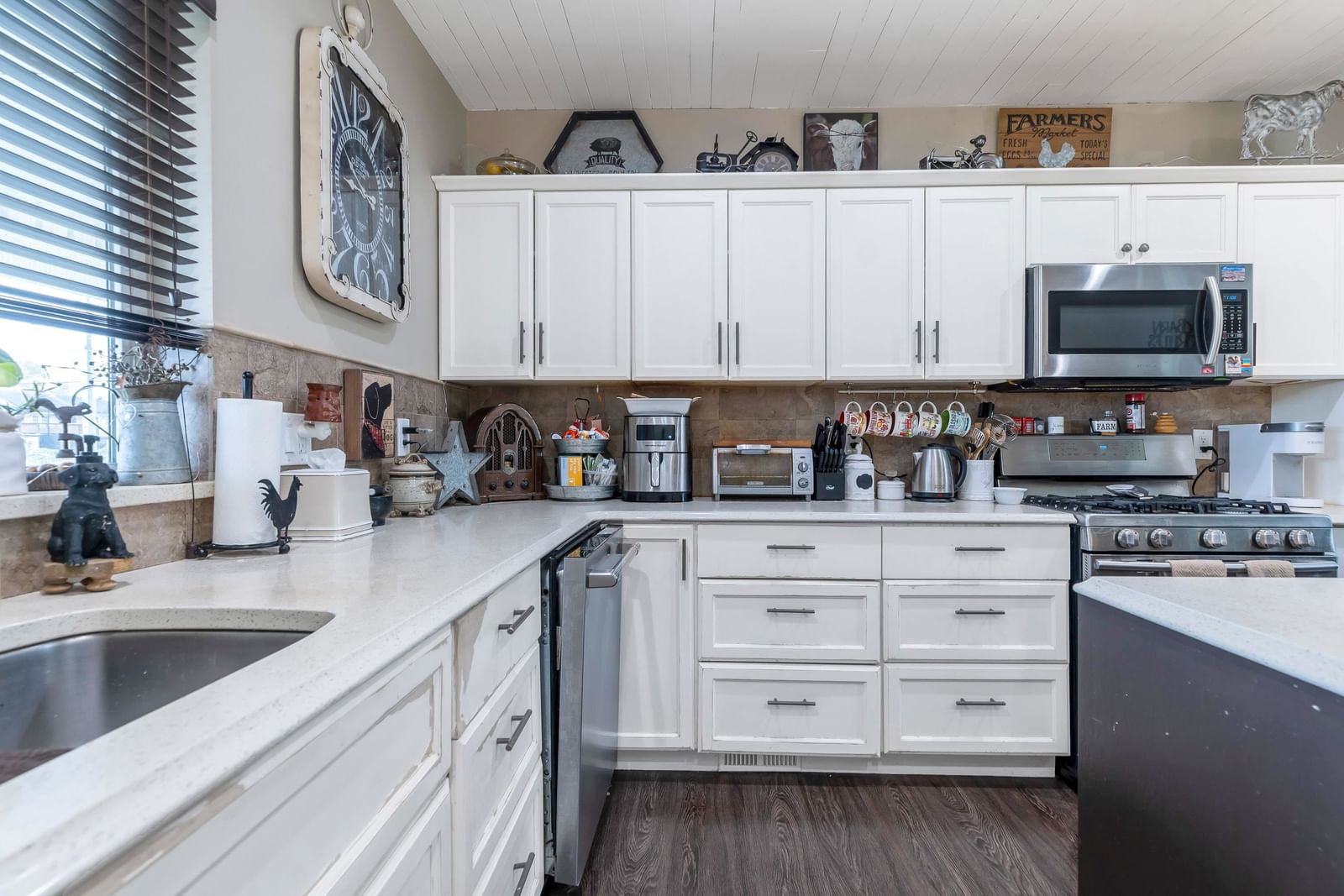 Listing Image 11