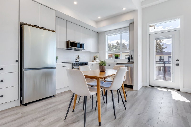 403 - 45497 Campus Drive, Chilliwack, V2R 6L8 | Image 3