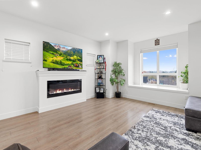 14002 60a Avenue, Surrey, V3X 0J9 | Image 3