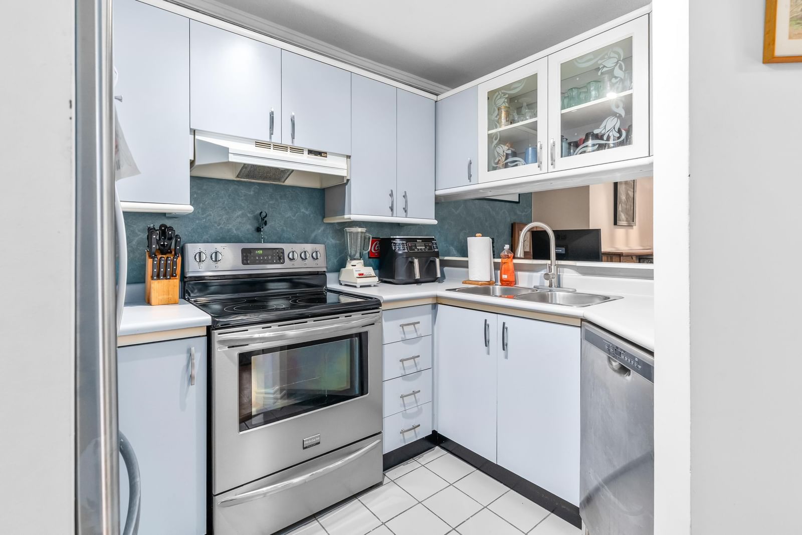 Listing Image 11
