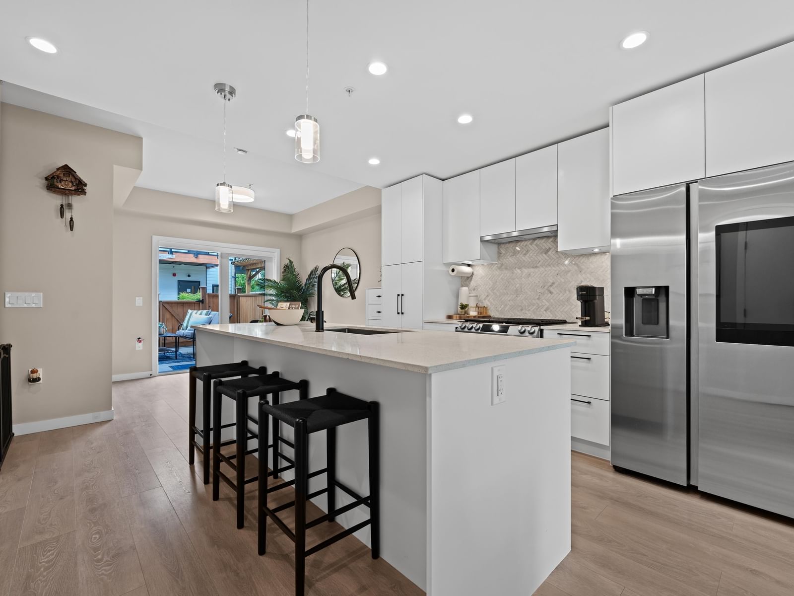 Listing Image 9
