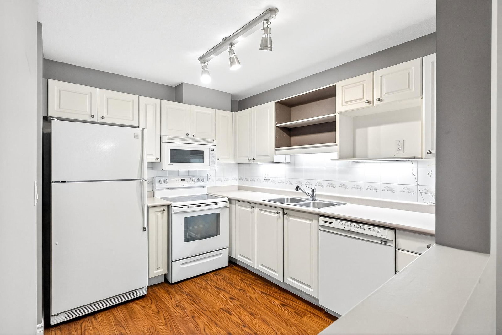 Listing Image 19