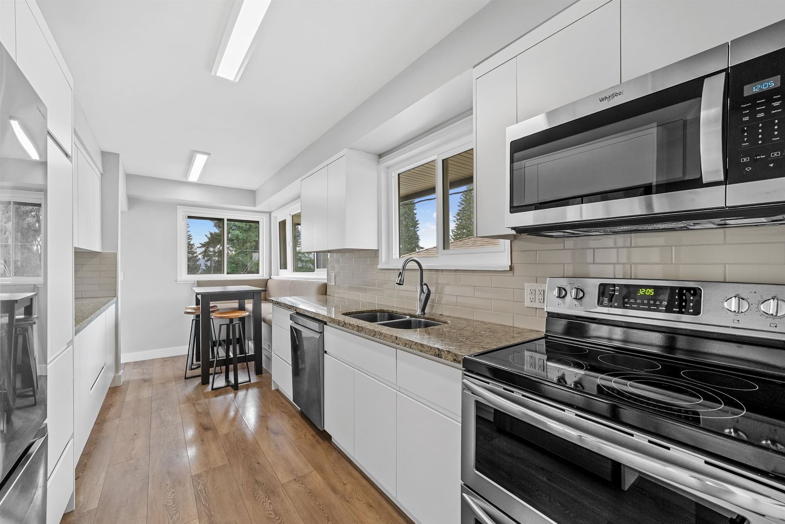 Listing Image 10