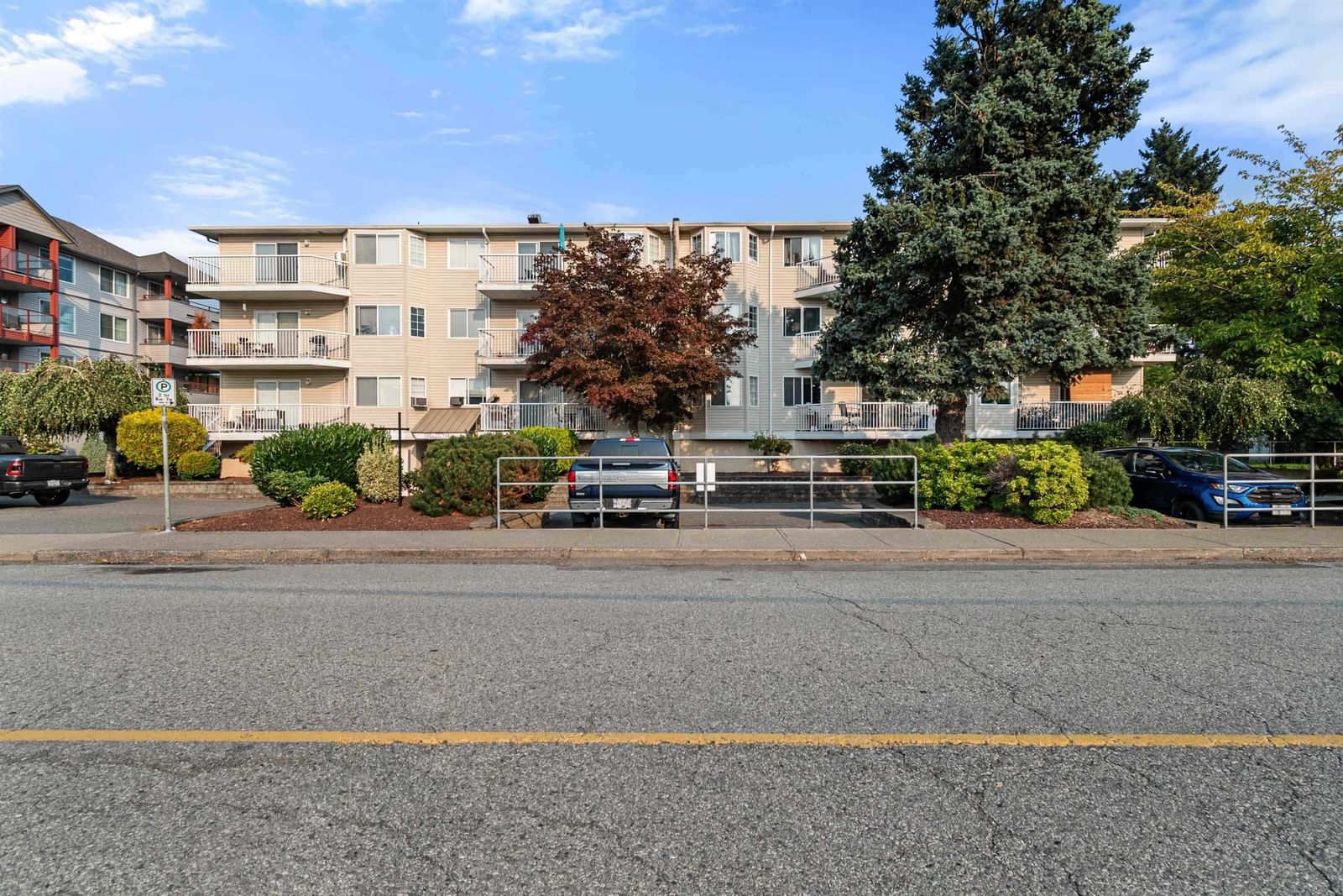 Listing Image 4