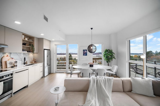501 - 422 3rd Street E